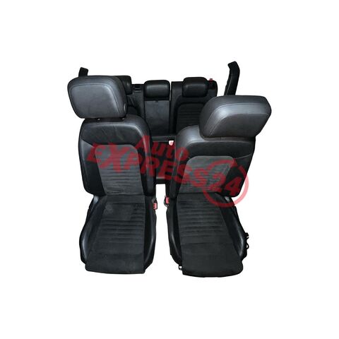 VW Passat B8 kombi r.v. 2017 sedačky