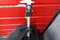 Audi kola 4 zimní kola 235/45 R17 6,55 mm DOT2620 7,5Jx17H2 ET43 8E0601025AQ 1 letní kolo 8mm DOT5106