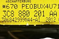 VW Passat B7 kombi r.v. 2012 černá palubní deska