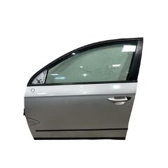 VW Passat B6 kombi r.v. 2007 stříbrná metalíza kód barvy LA7W levé přední dveře