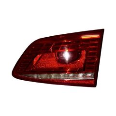 VW Passat B7 kombi r.v. 2012 pravé zadní vnitřní světlo LED