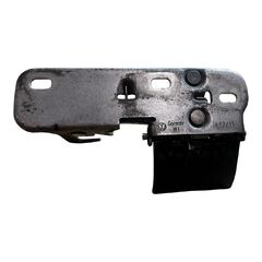 VW Passat B7 kombi r.v. 2012 zámek kapoty 3AA823480