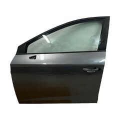 Seat Leon 5F kombi r.v. 2017 tmavě šedá metalíza kód barvy LX7R levé přední dveře