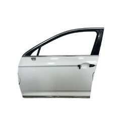 VW Passat B8 kombi r.v. 2016 bílá metalíza kód barvy LC9A levé přední dveře