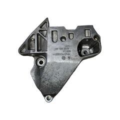 VW Passat B6 kombi r.v. 2008 držák motoru BWA 06F199207H