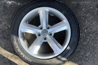 Audi kola 4 zimní kola 235/45 R17 6,55 mm DOT2620 7,5Jx17H2 ET43 8E0601025AQ 1 letní kolo 8mm DOT5106