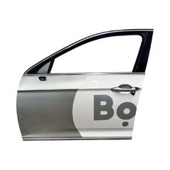 VW Passat B8 kombi r.v. 2018 stříbrná metalíza kód barvy LA7W 9156 8E8E levé přední dveře