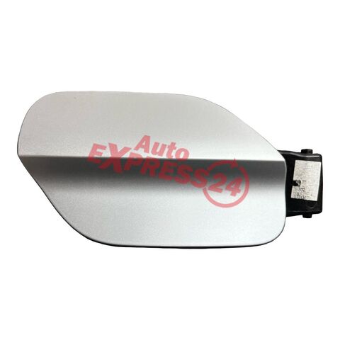 VW Passat B8 kombi r.v. 2018 stříbrná metalíza kód barvy LA7W 9156 8E8E víko nádrže