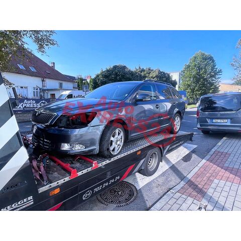 Vůz na náhradní díly Škoda Octavia 2 FL kombi CAXA LHY LF8J