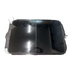 VW Tiguan 5N r.v. 2009 střešní panoramatické okno 8R0959591