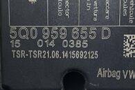 VW Golf 7 kombi r.v. 2015 černá palubní deska