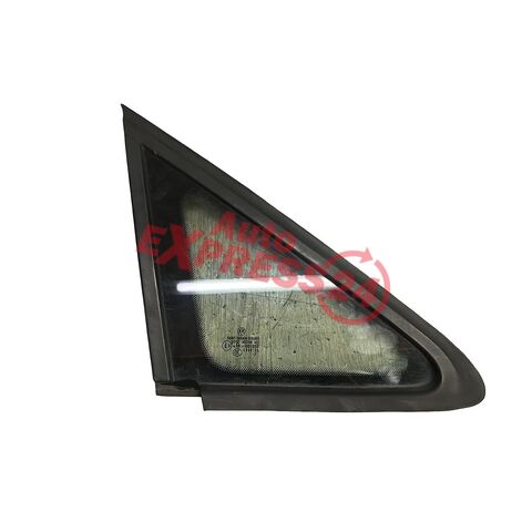 VW Caddy 2 2k r.v. 2008 skříňový vůz pravé přední sklo malé