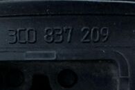 VW Passat B7 kombi r.v. 2012 černá metalíza kód barvy LC9X levá zadní klika kessy 3C0837209