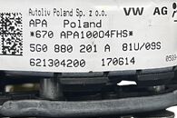 VW Golf 7 kombi r.v. 2015 černá palubní deska