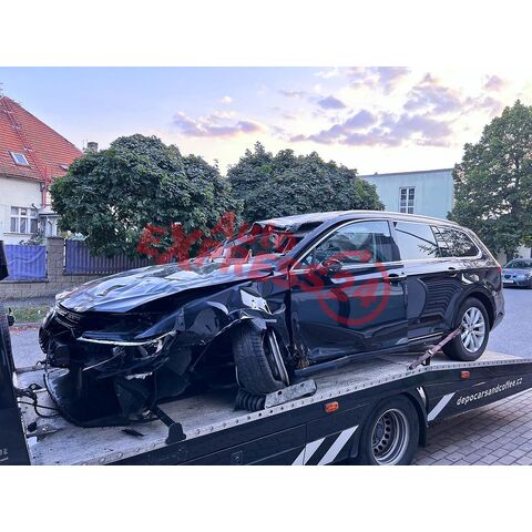 Vůz na náhradní díly VW Passat B8 kombi 2018 CRLB QFZ LC9X