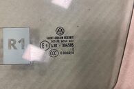 VW Jetta 4 sedan r.v. 2013 levé přední sklo