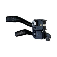 Audi A3 8P třídveřová verze r.v. 2009 levá páčka volantu 8P0953513D