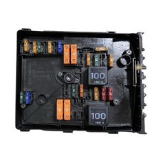 VW Caddy 2K skříňový vůz r.v. 2007 pojistková skříň 1K0937125A