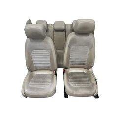 VW Passat B7 kombi r.v. 2011 sedačky světle béžová kůže v kombinaci s alcantarou