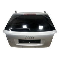 Audi A3 8P třídveřová verze r.v. 2009 stříbrná metalíza kód barvy LX7W páté dveře