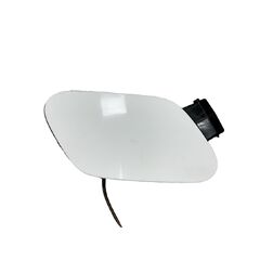 VW Golf 7 R-Line hatchback r.v. 2015 bílá metalíza kód barvy LC9A víko nádrže 5G0809857