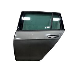 VW Golf 7 kombi r.v. 2015 stříbrná metalíza kód barvy LA7N levé zadní dveře