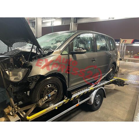 Vůz na náhradní díly VW Touran 1T3 2012 CAYC MFR LD7R