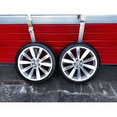 VW kola 235/35/R19 8Jx19H2 ET41 DOT4723 DOT1824 letní 7,45mm 5,89mm 1K8601025C 2 kusy