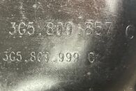 VW Passat B8 sedan r.v. 2016 černá metalíza kód barvy LC9X víko nádrže 3G5809857C 510810773