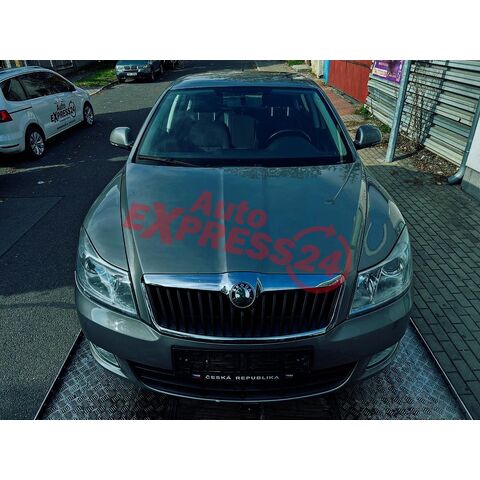 Vůz na náhradní díly Škoda Octavia 2 sedan 2011 CAY LHW LF8H