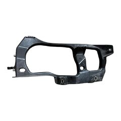 VW Touareg 7P facelift r.v. 2015 pravý držák předního světla 7P6806510