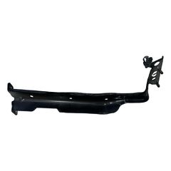 Audi A4 B8 8K facelift avant r.v. 2013 levý držák blatníku 8K0821135