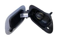 VW Golf 7 kombi r.v. 2015 stříbrná metalíza kód barvy LA7W víko palivové nádrže 5G9809909