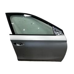 Škoda Fabia 4 hatchback r.v. 2025 stříbrná metalíza kód barvy LA7W 9156 8E8E pravé přední dveře