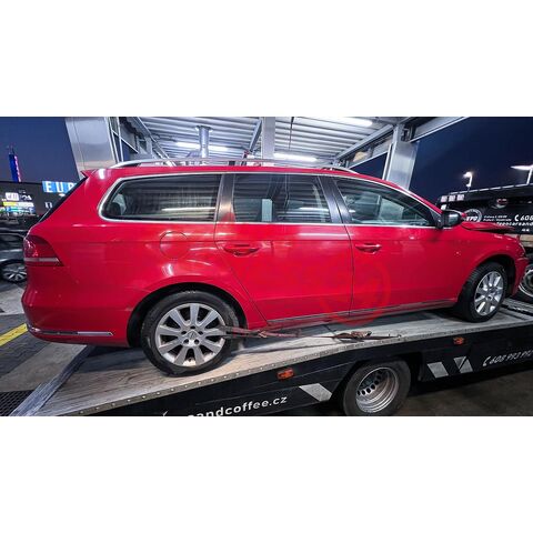 Vůz na náhradní díly VW Passat B7 kombi 2011 CDGA KWB LY3D