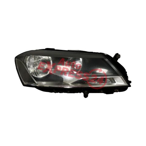 VW Passat B7 kombi r.v. 2014 pravé přední světlo halogen 3AB941006