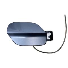 VW Passat B8 kombi r.v. 2017 šedá metalíza kód barvy LR7H víko nádrže 3G9809857