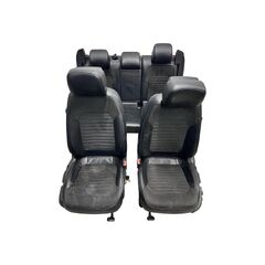 VW Passat B7 r.v. 2012 sedačky černá kůže alcantara