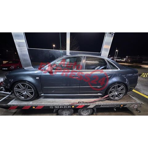 Vůz na náhradní díly Audi RS4 8E sedan 2006 BNS HLD LZ7S