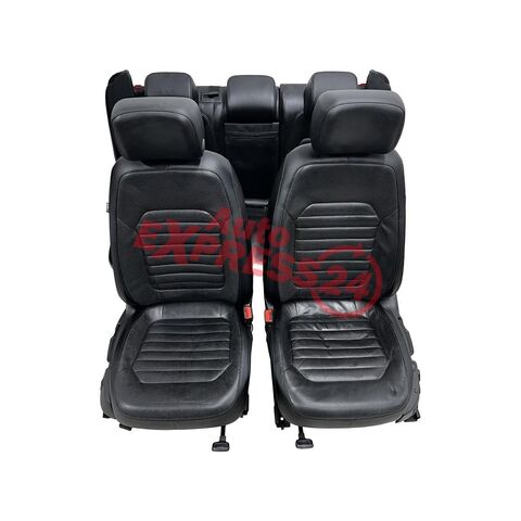 VW Passat B7 kombi r.v. 2014 sedačky