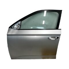 Škoda Fabia 3 kombi r.v. 2017 stříbrná metalíza LA7W 9156 8E8E levé přední dveře