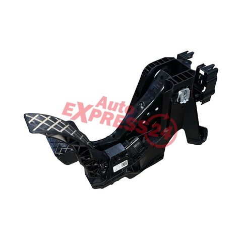 VW Passat B8 sedan R-Line r.v. 2018 pedály 5Q1723503H 5Q1723058BN