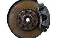 VW Caddy 5K skříňový vůz r.v. 2023 pravá přední těhlice