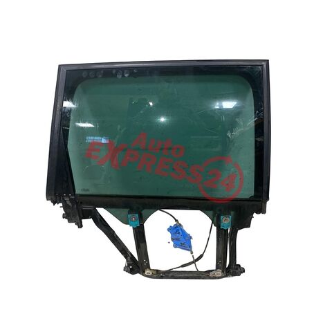 VW Touareg 7L r.v. 2010 pravé zadní sklo