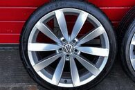 VW 2x kola 235/35 R19 letní pneu 7,45mm DOT4723 5,89mm DOT1824 8Jx19H2 ET41 1K8601025C