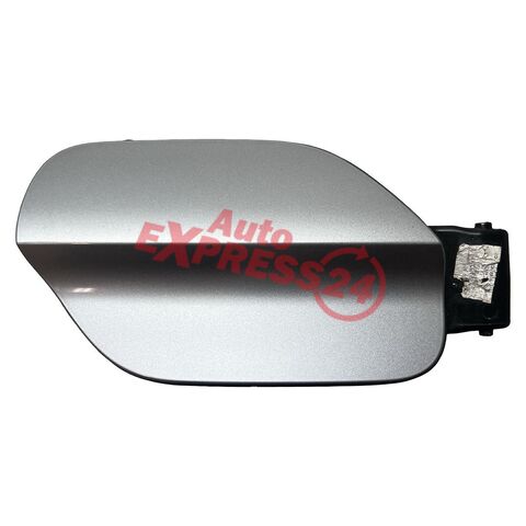 VW Passat B8 kombi r.v. 2015 stříbrná metalíza kód barvy LB7W víko nádrže