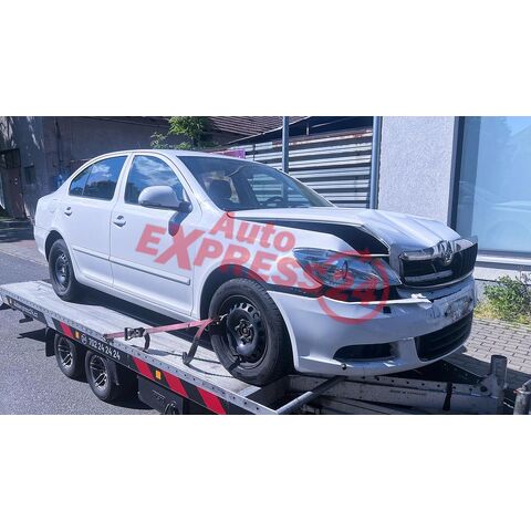 Vůz na díly Škoda Octavia 2 FL sedan 2012 CFHC NFP LF9E