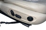 VW Passat B7 kombi r.v. 2011 sedačky světle béžová kůže v kombinaci s alcantarou