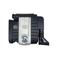 VW Golf 5 GTI hatchback r.v. 2006 horní kryt motoru 06F133837T