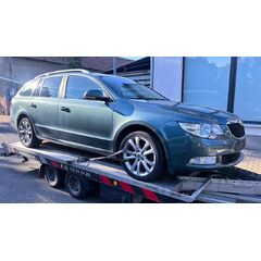 Vůz na náhradní díly Škoda Superb 2 kombi 2013 CFGB PBE LF6Q